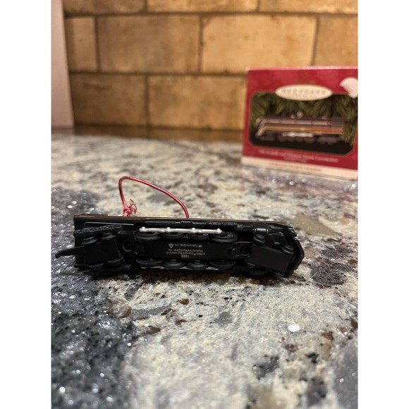 Hallmark Ornament Lionel Train #4 746 Norfolk and Western Steam Locomotive 1999 - Picture 9 of 10